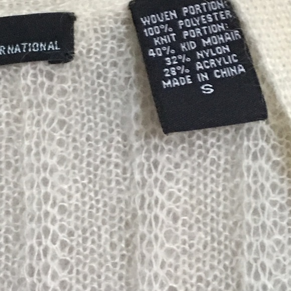 Victoria’s Secret RARE Gorgeous romantic S swtr - Picture 3 of 6